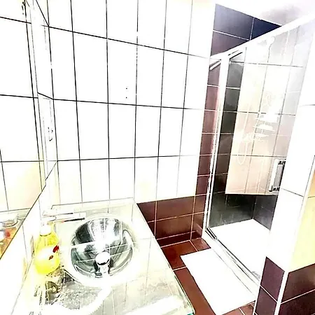 Hostel Swissporto Guest House