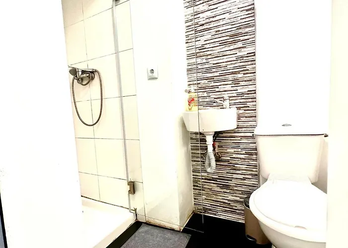 Swissporto Guest House Hostel *