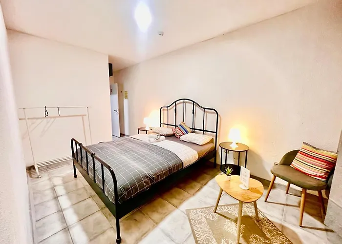 Swissporto Guest House Hostel *