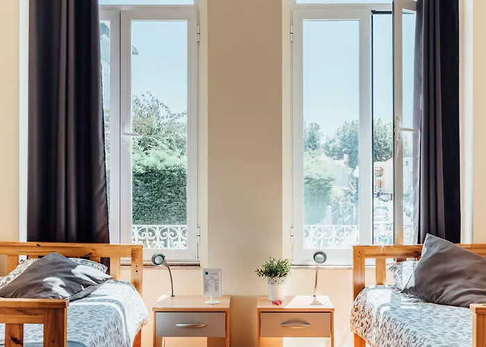 Swissporto Guest House Hostel *