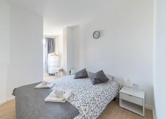 Swissporto Guest House Hostel *